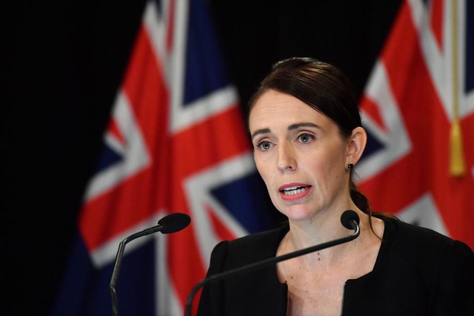 Die neuseeländische Premierministerin Jacinda Ardern spricht am 16. März 2019 in Wellington, Neuseeland, vor den Medien.