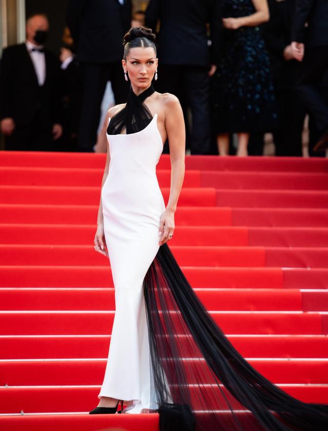 Naomi Campbell Exudes Elegance in Chanel Dress on Met Gala Red Carpet –  Footwear News