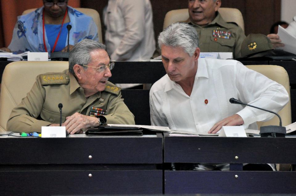 Cuban President Ra&uacute;l Castro, left, and Vice President Miguel Diaz-Canel on July 14, 2017. (Photo: JORGE BELTRAN/Getty Images)