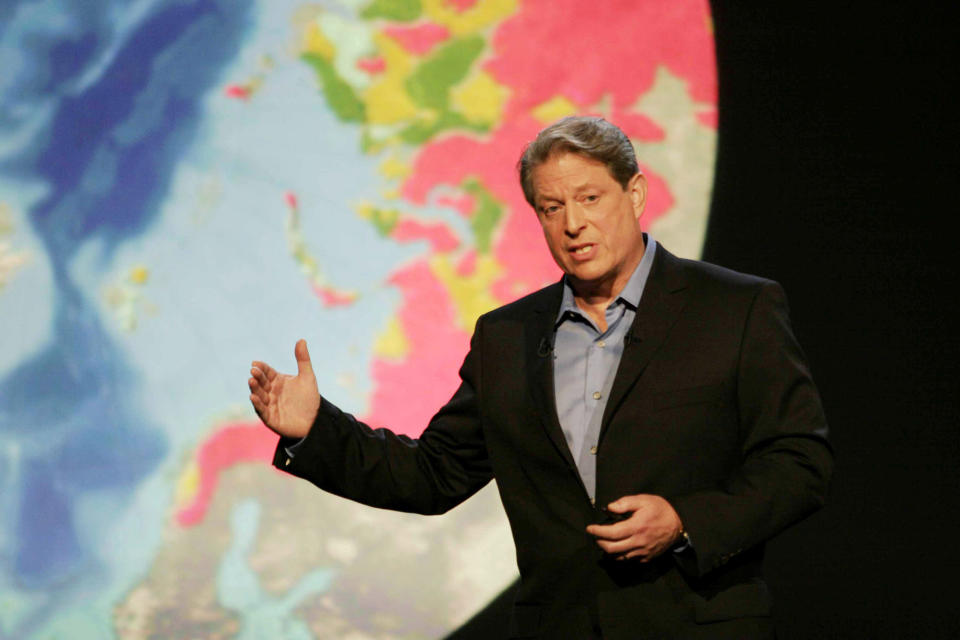 AN INCONVENIENT TRUTH (2006) AL GORE ITRU 001-01