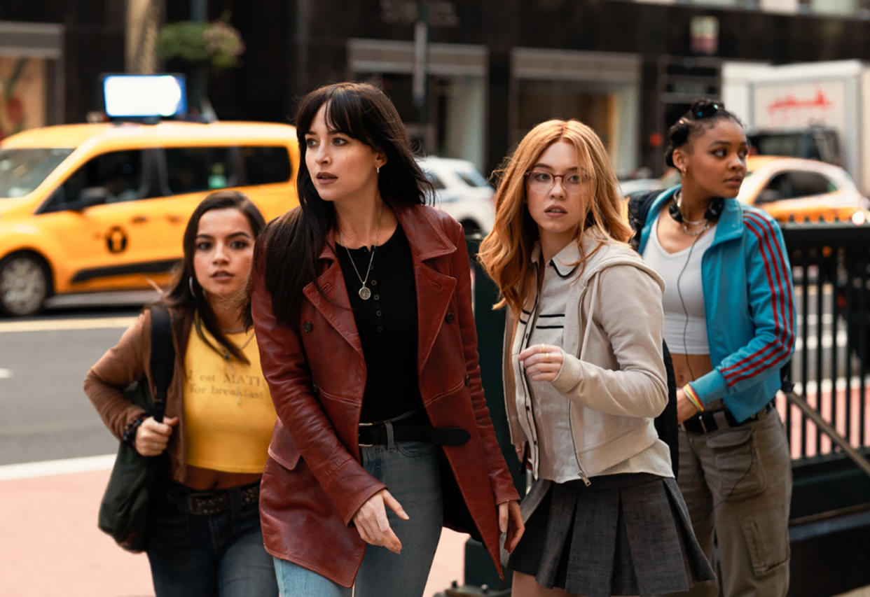 Isabela Merced, Sydney Sweeney y Mattie Franklin son las estrellas que merecían brillar más en 'Madame Web' (Foto: Jessica Kourkounis/Sony Pictures)