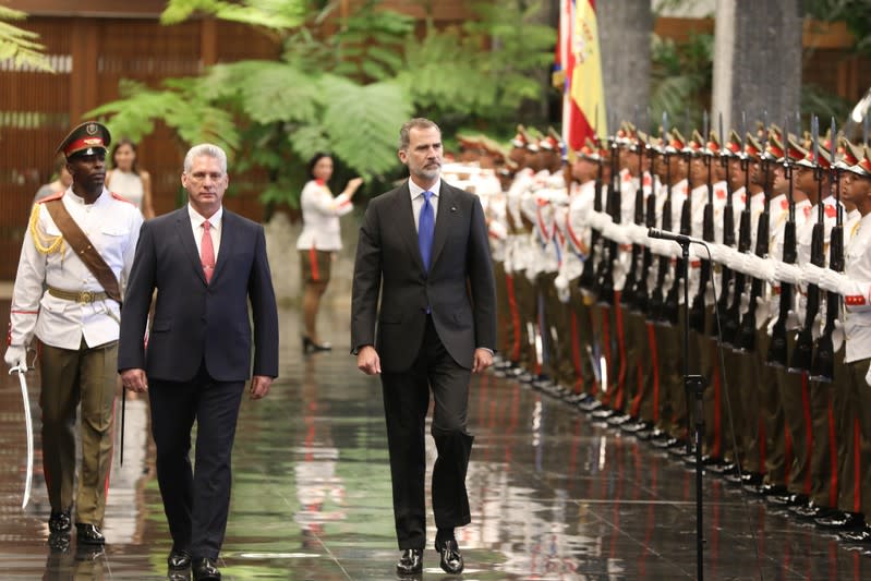 Cuba's President Miguel Diaz-Canel and Spain's King Felipe review an honour guard during a ceremony at the Revolution Palace in Havana