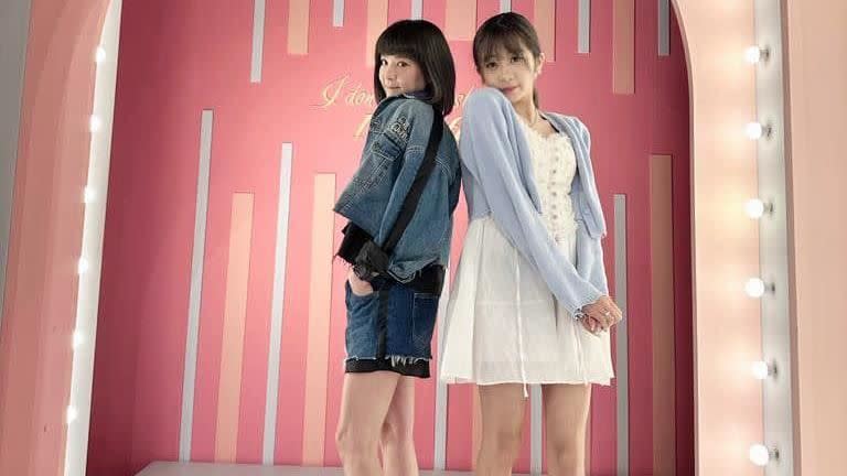 陸元琪（左）的18歲女兒袁融之前被網友封為最美星二代。（圖／翻攝臉書）