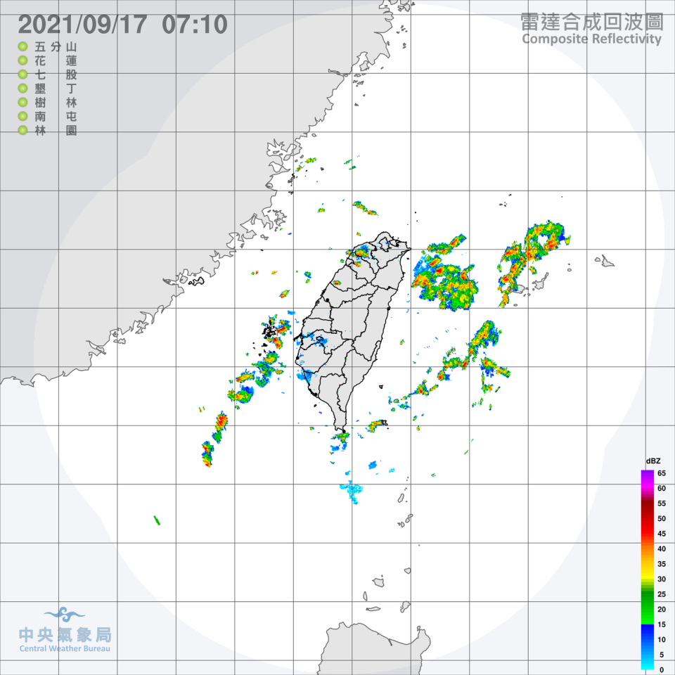 中央氣象局長鄭明典在臉書表示，今天台灣周邊上空仍有對流雲，還是有局部陣雨發生機率，不過趨勢上是越來越穩定。   圖：中央氣象局長/提供