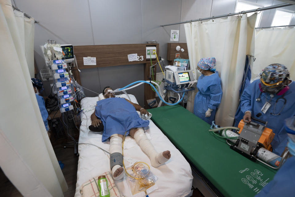 Health workers treat a gravely ill patient at the Ajusco Medio General Hospital which is designated for COVID-19 cases only, in Mexico City, Tuesday, Aug. 31, 2021. (AP Photo/Marco Ugarte)