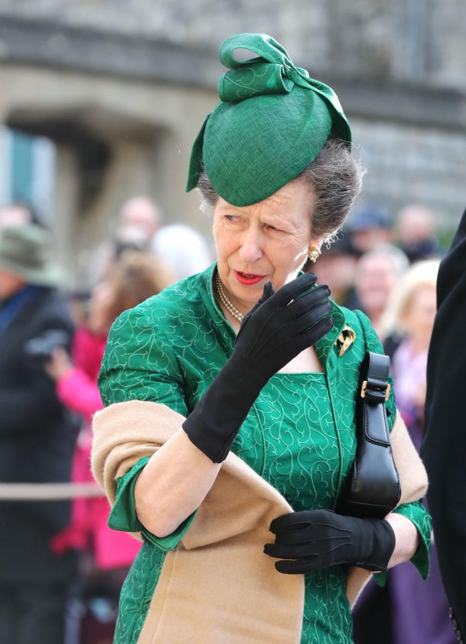 <p>Auntie Anne is here! She looked gorgeous in head-to-toe green. </p>