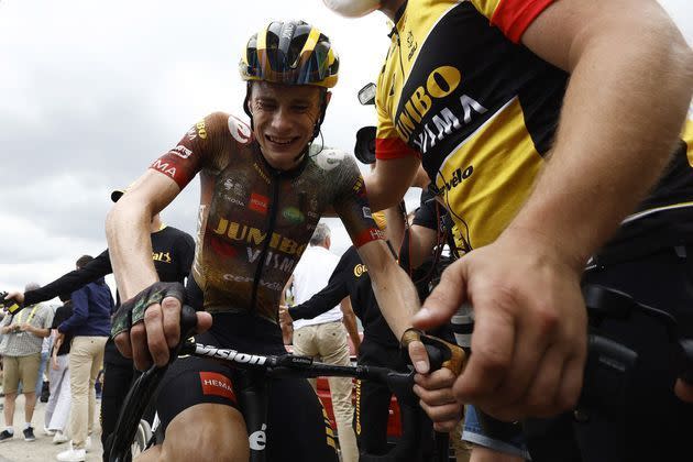 <p>Coup de théâtre en haute altitude: le Danois Jonas Vingegaard (Jumbo) a remporté la onzième étape du Tour de France et a endossé le maillot jaune de leader, mercredi, au sommet du col du Granon.</p>