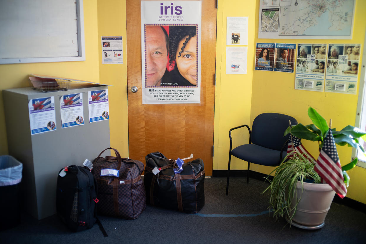 Empleados en la oficina de empleo IRIS en New Haven, Connecticut, el 8 de diciembre de 2023. (Todd Heisler/The New York Times)
