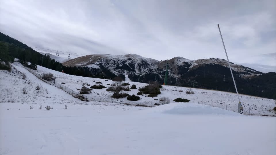 Ένα κανόνι χιονιού στο La Molina Resort.  - Λάουρα Ροντρίγκεζ