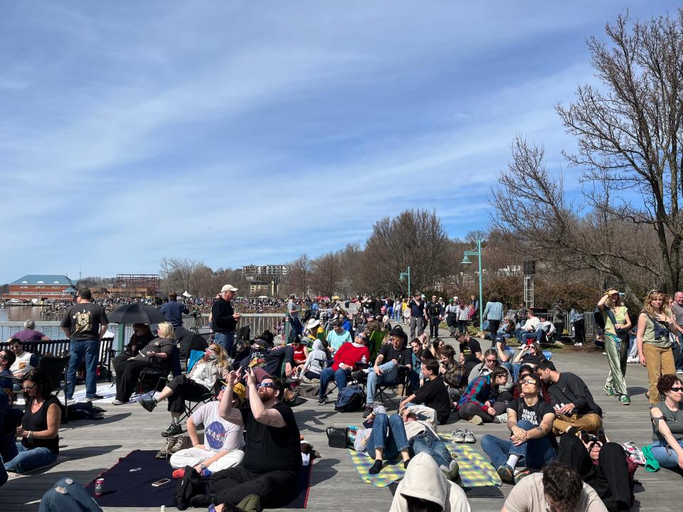 crowd at burlington's waterfron park for 2024 eclipse