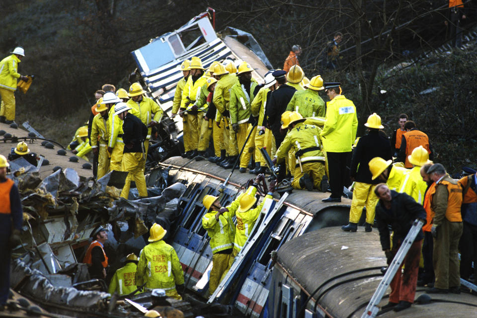 Firefighters and policemen work to free the dead and rescue the injured from the derailed carriages after a rail crash near Clapham Junction in London, December 1988. 35 people were killed and over 100 injured in the crash. (Photo by Tom Stoddart/Getty Images)