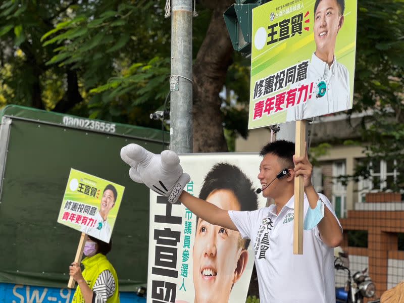 ▲台南市第一選區市議員候選人王宣貿於今(27)日在白河區完成第100場街頭巡迴演講（圖／記者林怡孜攝，2022,10,27）