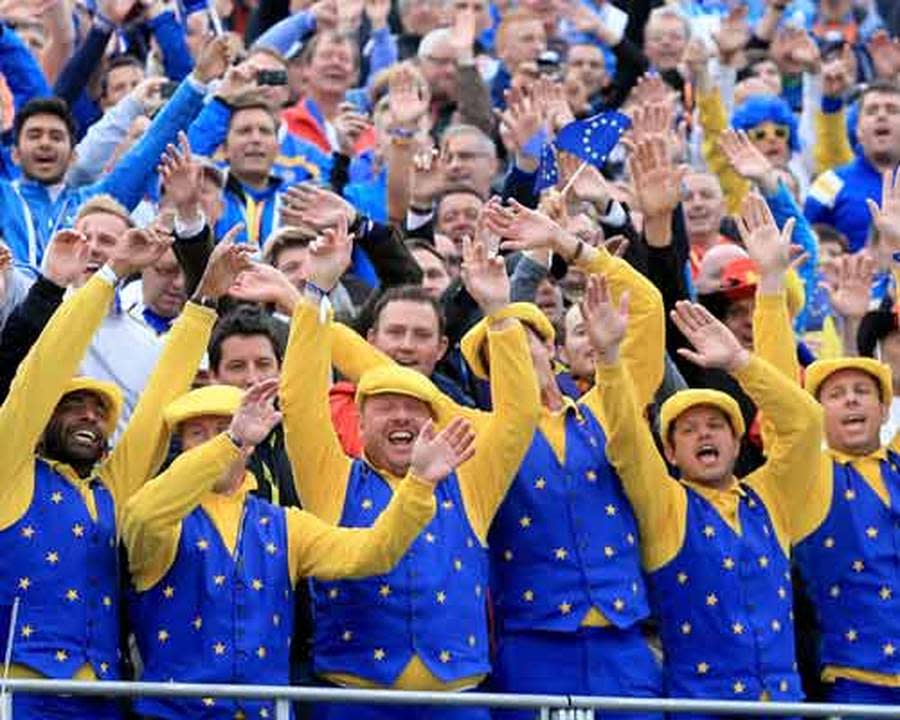 Der Sonntag muss die Entscheidung bringen im prestigeträchtigen Kampf der Kontinente um den Ryder Cup. Nach einer 10:6-Führung nach Tag 2 sind die europäischen Fans natürlich siegessicher und blendend gelaunt