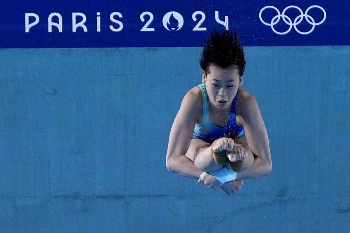 China's Quan Hongchan, Chen Yuxi lead the way in Olympic 10meter