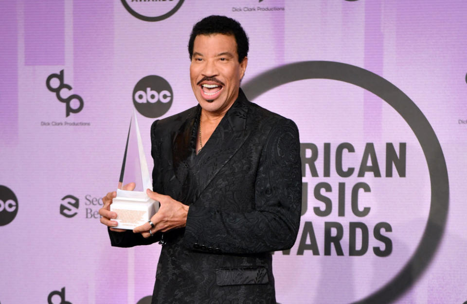 Lionel Richie won the Icon Award at the AMAs credit:Bang Showbiz