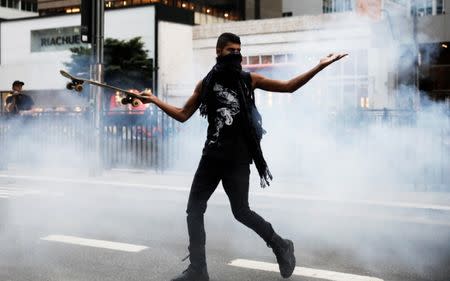 A man gestures riot police after clashing with them during a protest against President Michel Temer's proposed economic reforms in Sao Paulo, Brazil, June 30, 2017. REUTERS/Nacho Doce