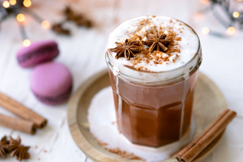 Mach Platz, Lebkuchen-Latte. [Photo: Getty]