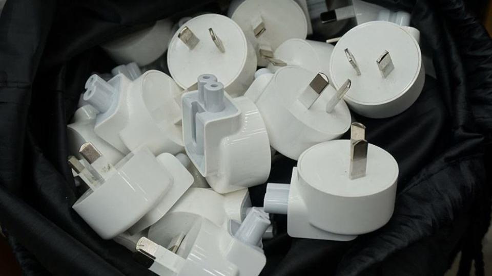 apple-charging-adapter-2