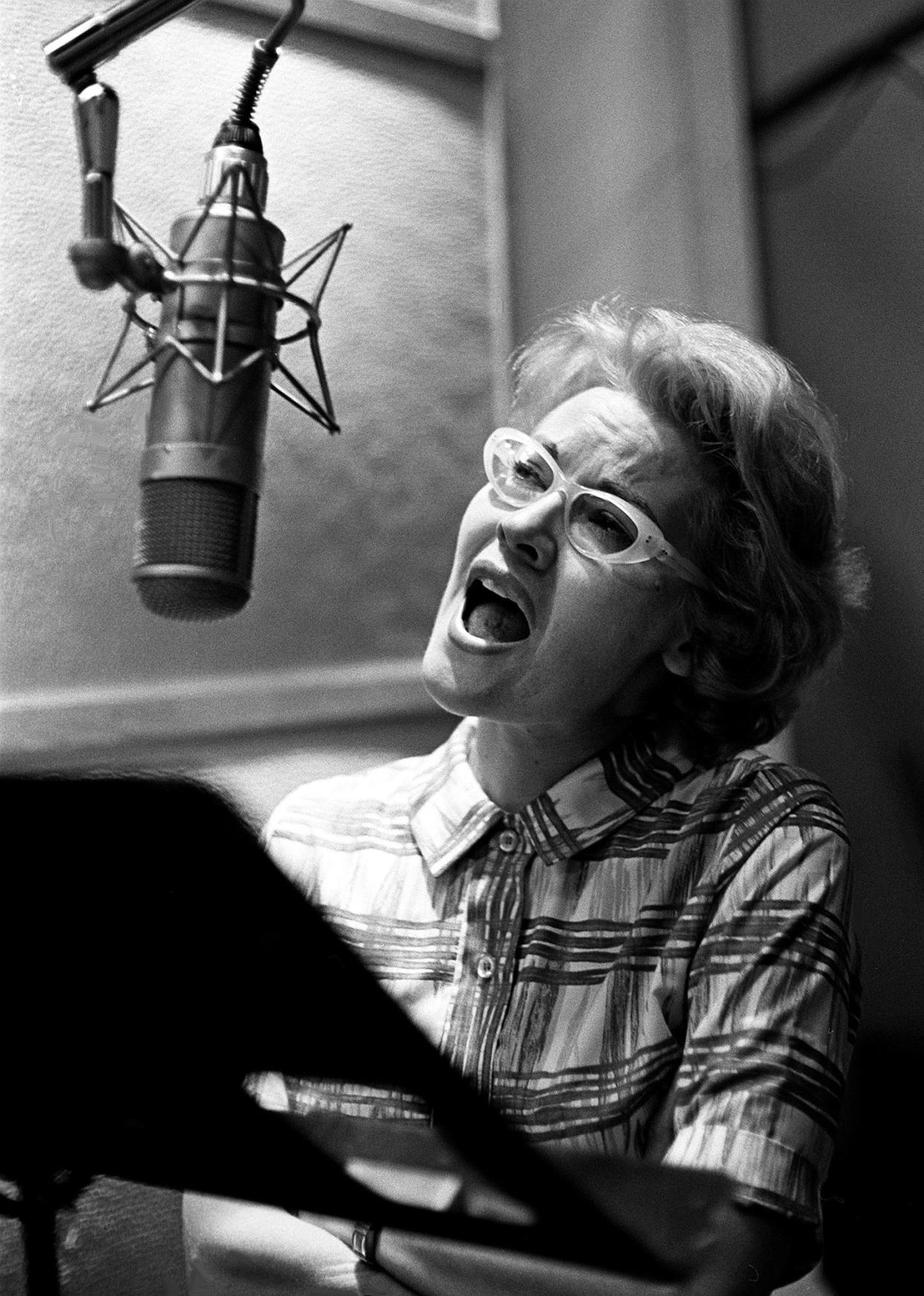 The "Singing Rage" Patti Page sings in a Nashville recording session Nov. 15, 1961.