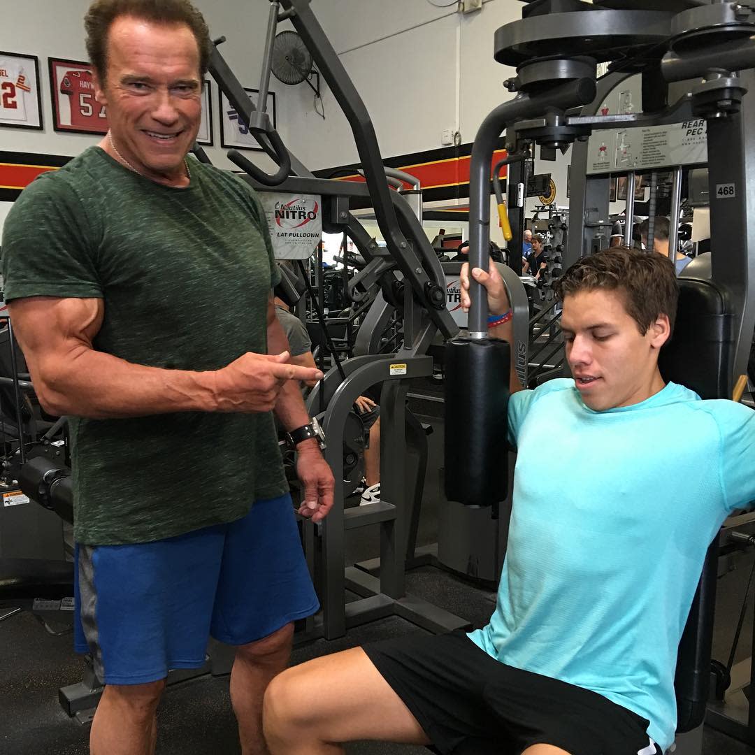 De tal palo… Arnold junto a Joseph. Instagram @schwarzenegger