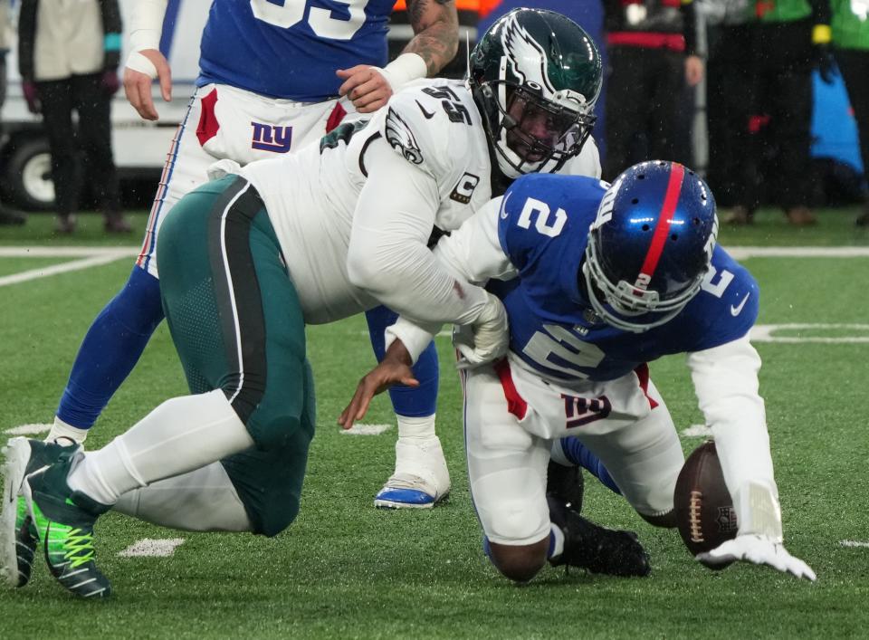 Brandon Graham of the Eagles knocks the ball loose from Tyrod Taylor of the Giants on Dec. 11.
