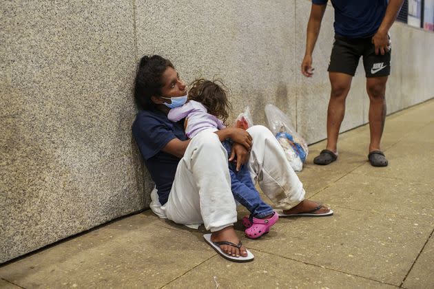 Ana Ramirez Duran, 22, who says she is 8 months' pregnant, holds her 3-year-old daughter after arriving on a bus from Texas with other migrants at Union Station in Chicago on Aug. 31. (Photo: Chicago Tribune via Getty Images)