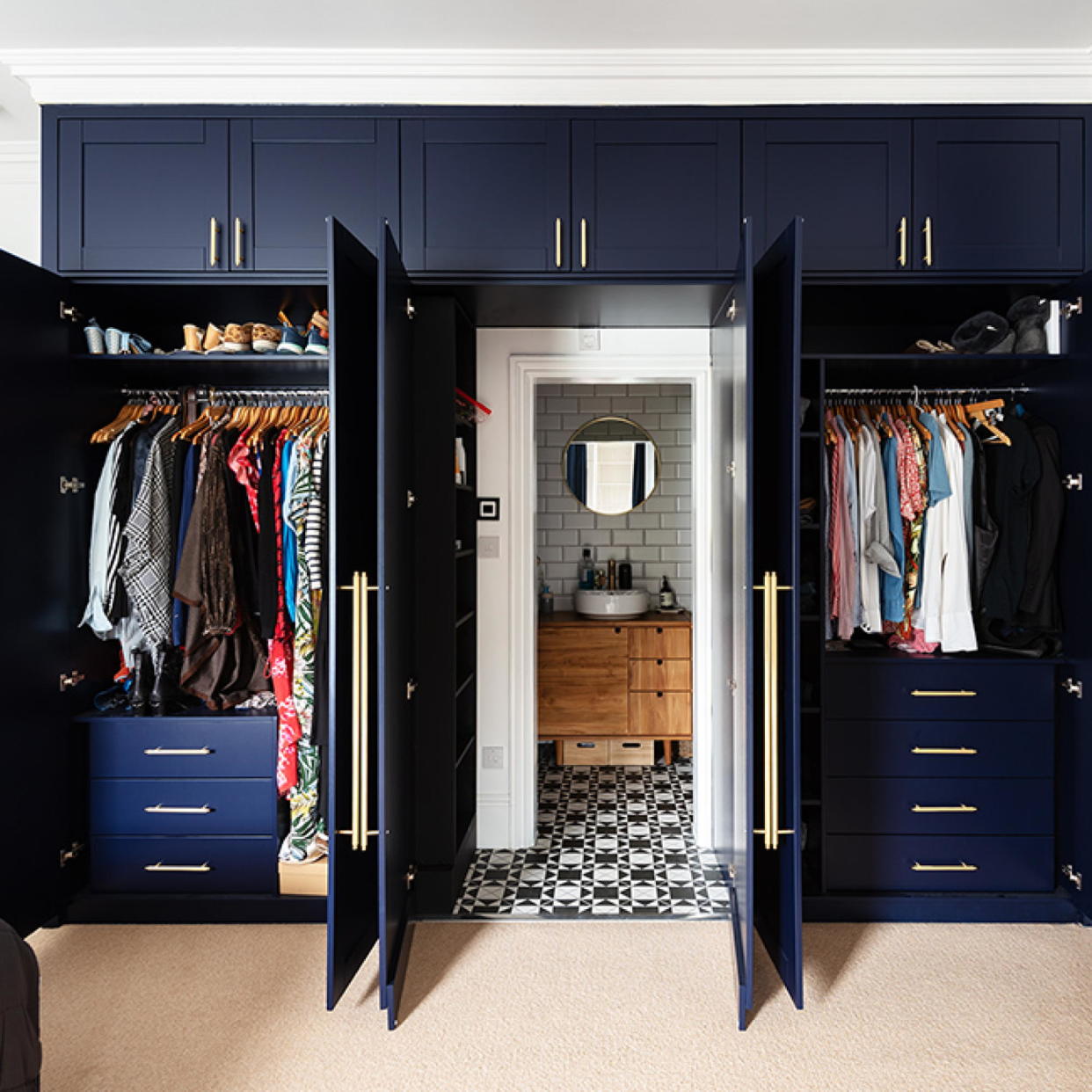  Fitted wardrobes with secret door to en suite 