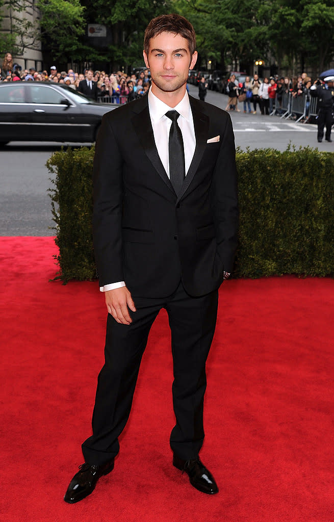 <p class="MsoNoSpacing">“Gossip Girl” actor Chace Crawford looked handsome in his black suit and tie.</p>