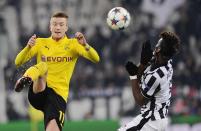 Juventus' Paul Pogba (R) fights for the ball with Borussia Dortmund's Marco Reus, during their Champions League round of 16 first leg soccer match at the Juventus stadium in Turin, February 24, 2015. REUTERS/Giorgio Perottino (ITALY - Tags: SPORT SOCCER)