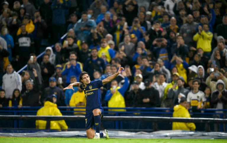 Edinson Cavani celebra un gol de Boca Juniors ante Godoy Cruz en la liga argentina el 16 de abril de 2024 en Buenos Aires (Luis ROBAYO)