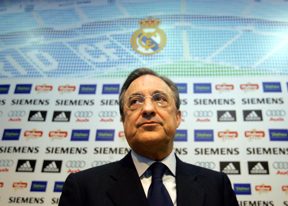 Florentino P&#xe9;rez el 27 de febrero de 2006, el d&#xed;a que anunci&#xf3; su renuncia como presidente del Real Madrid. (Foto: Andrea Comas / Reuters).