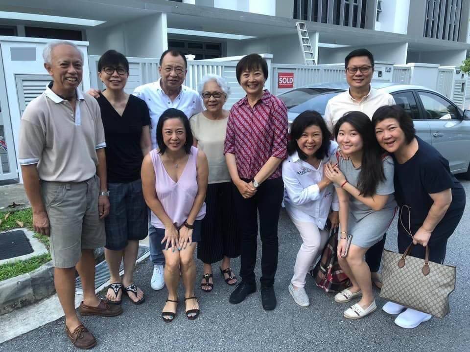 Veteran Hong Kong television actor Benz Hui (third from left, in white shirt) posing for a photo with Yishun GRC MP Lee Bee Wah (centre) in a Facebook post on 21 October, 2018. PHOTO: Facebook/Lee Bee Wah