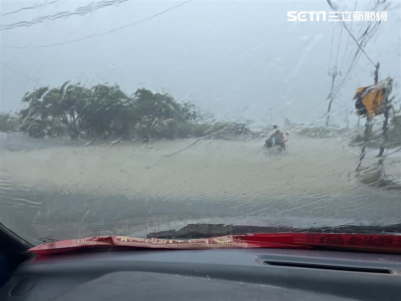 雨彈襲台南，部分低窪地區出現淹水情形。（圖／翻攝畫面）