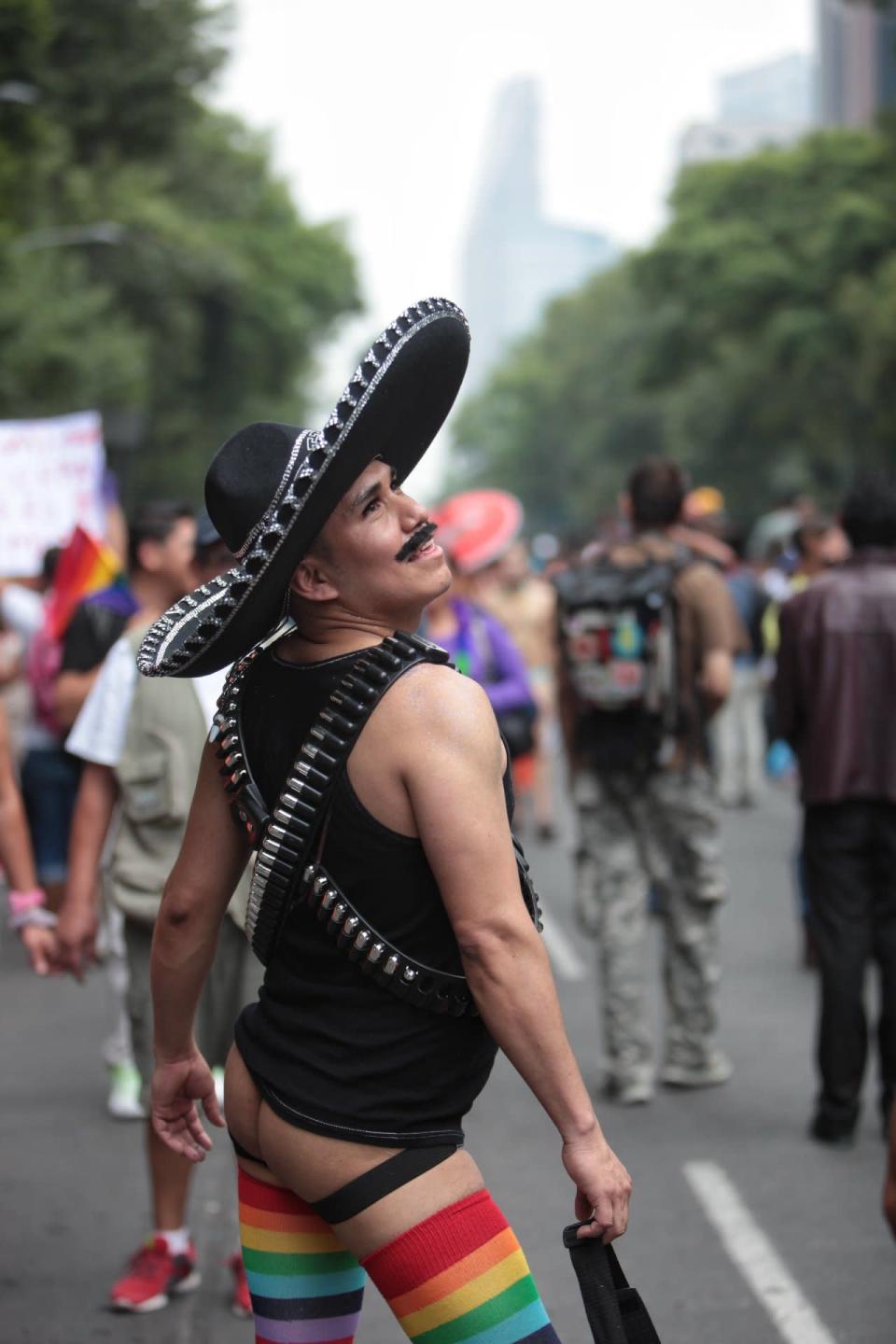 Explicó que en dos ocasiones agentes de seguridad la han intentado violar, en un acto que atribuye a su orientación sexual, y en un antiguo trabajo el jefe le aseguró que le “enseñaría a ser mujer”.