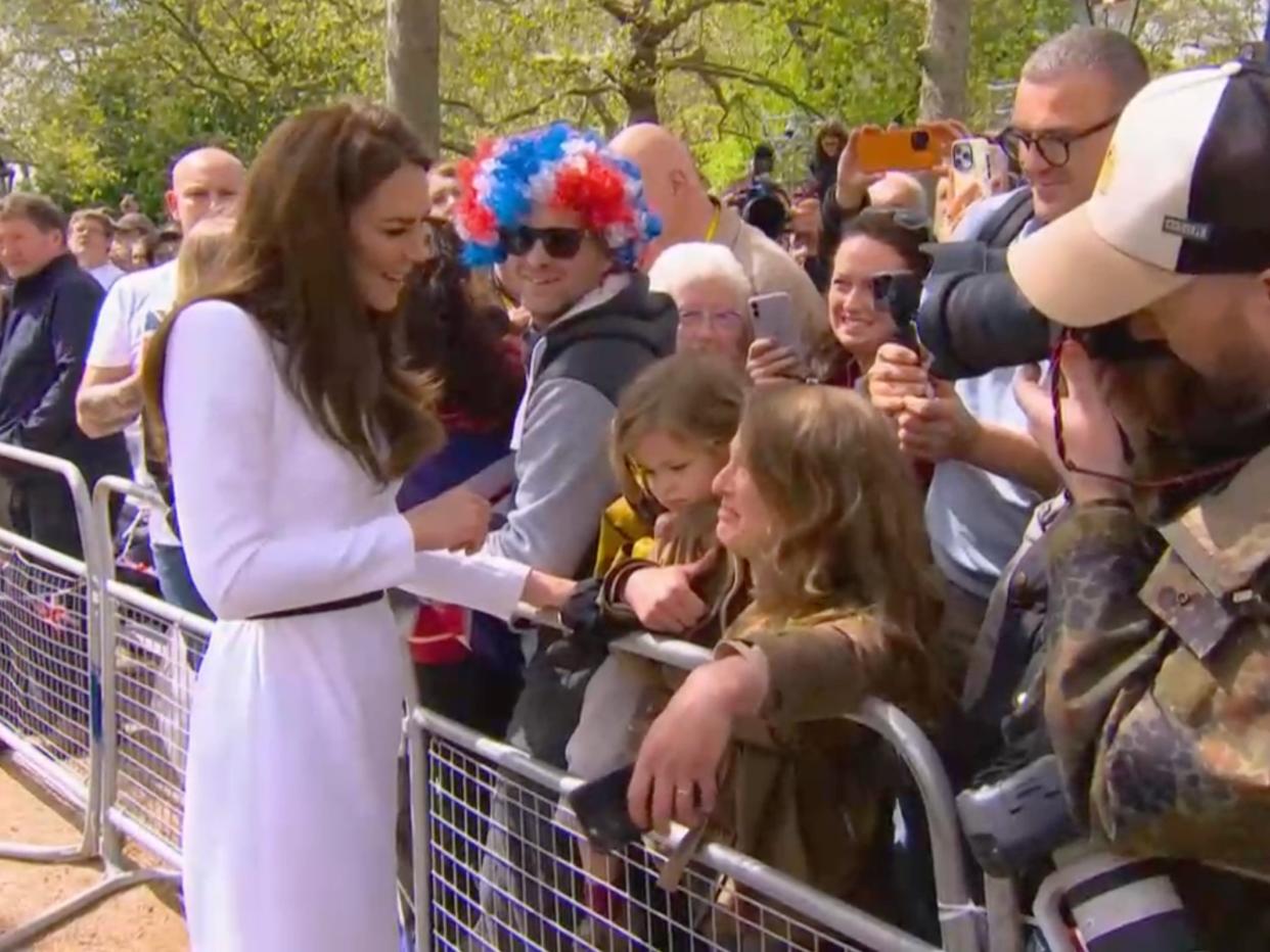 Kate Middleton greets fans on royal walkabout (Reuters Live)