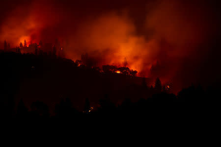 En la imagen el incendio Camp arde cerca de Big Bend, California, EEUU, el 10 de noviembre de 2018. REUTERS/Stephen Lam