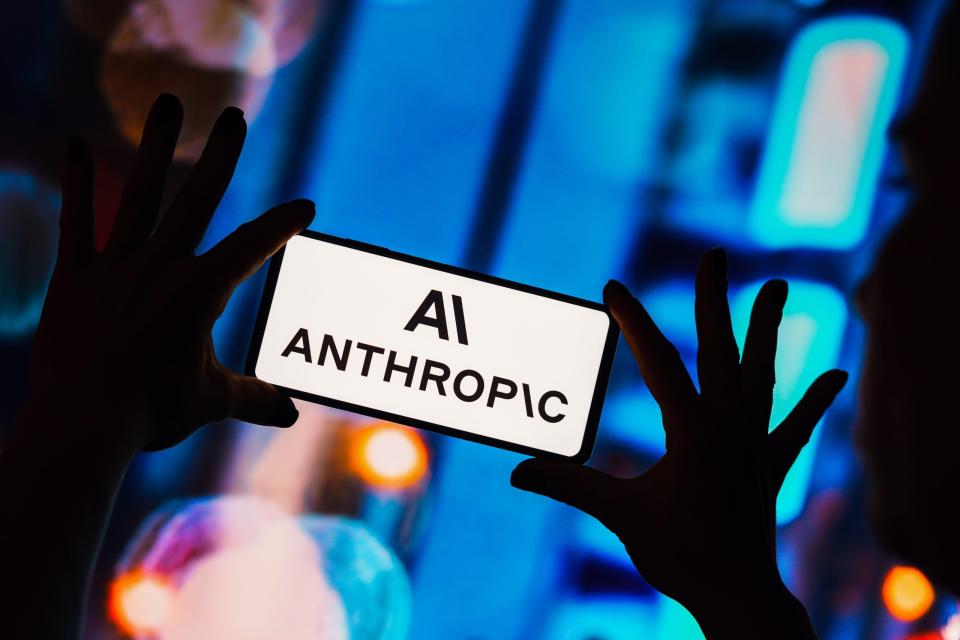 Anthropic wurde von ehemaligen OpenAI-Mitarbeitern gegründet. - Copyright: Rafael Henrique/SOPA Images/LightRocket via Getty Images