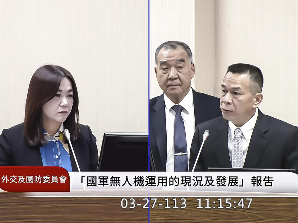 陸軍參謀長陳建義中將（右）證實航特部一名鄭姓士官被發現不明原因倒臥在營區兵舍前，目前還在加護病房觀察。（圖：立法院國會頻道）