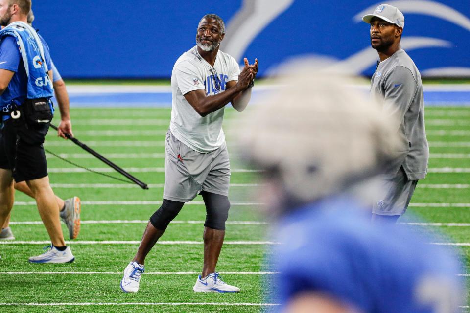 Lions defensive coordinator Aaron Glenn applauds for players during open practice at Family Fest at Ford Field on Saturday, August 6, 2022.
