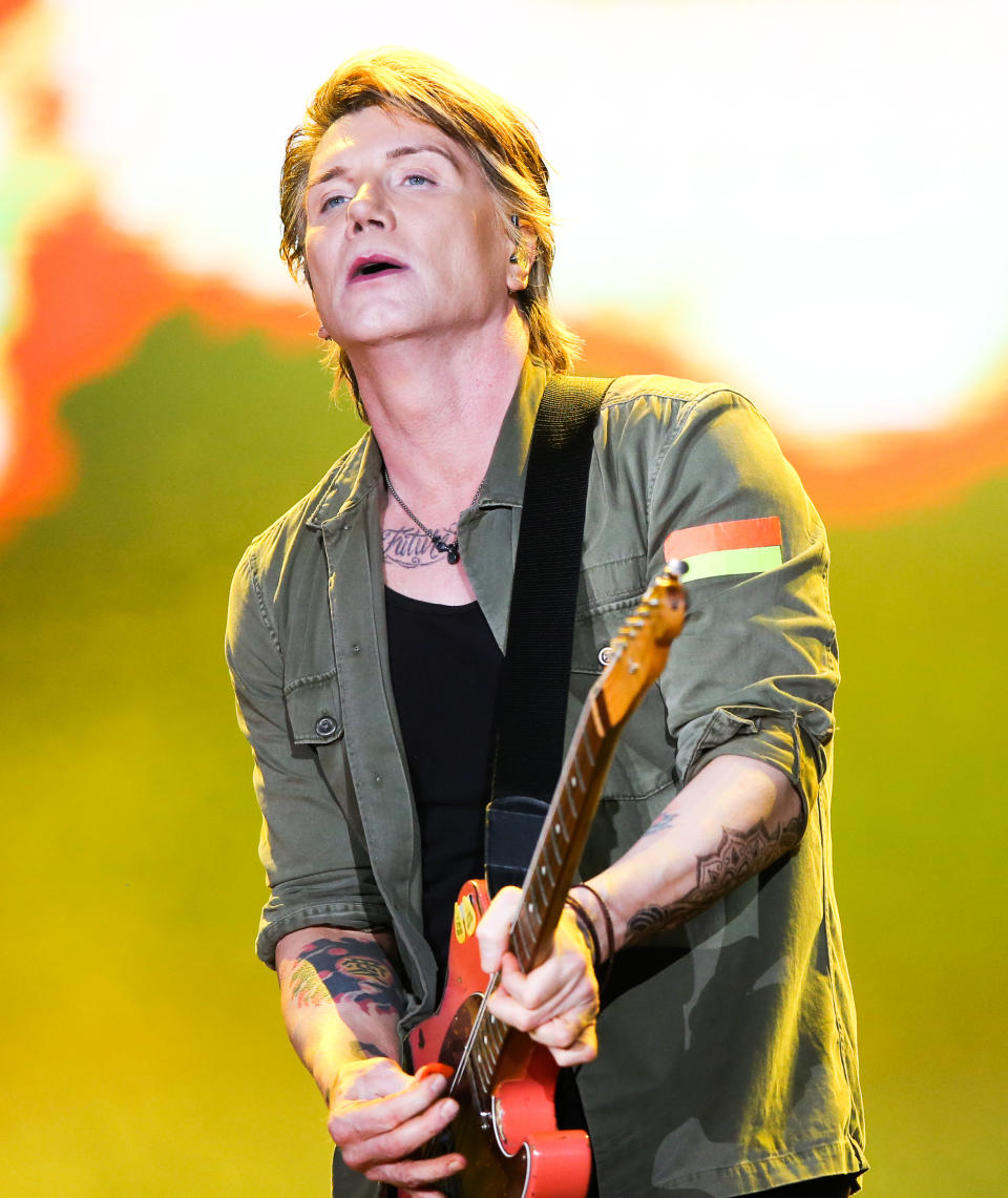 Close-up of John Rzeznik performing