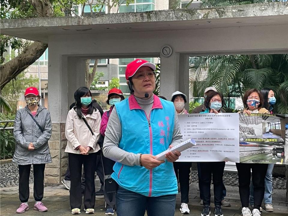 台北市文山區木新市場將改建，樟文里長林淑珠批評，市場處僅在去年9月13日舉辦說明會且無疾而終。（劉彥宜攝）