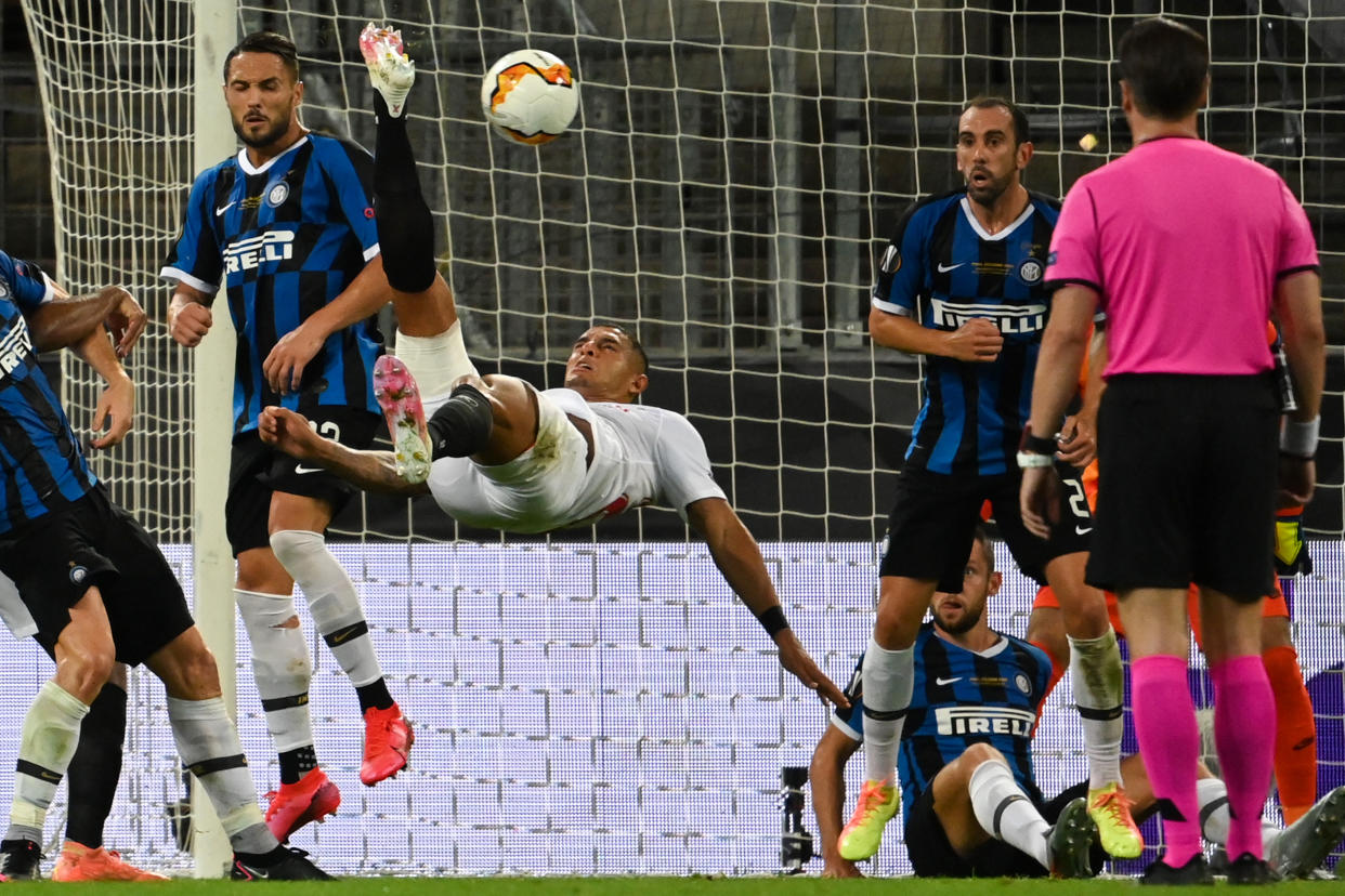 Diego Carlos (mid-air) had himself a night as Sevilla beat Inter Milan 3-2 to win the Europa League. (Photo by Federico Gambarini/picture alliance via Getty Images)