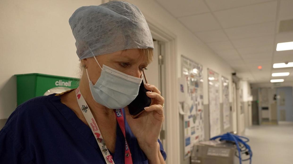 Jane Nuttall liaising between transplant teams