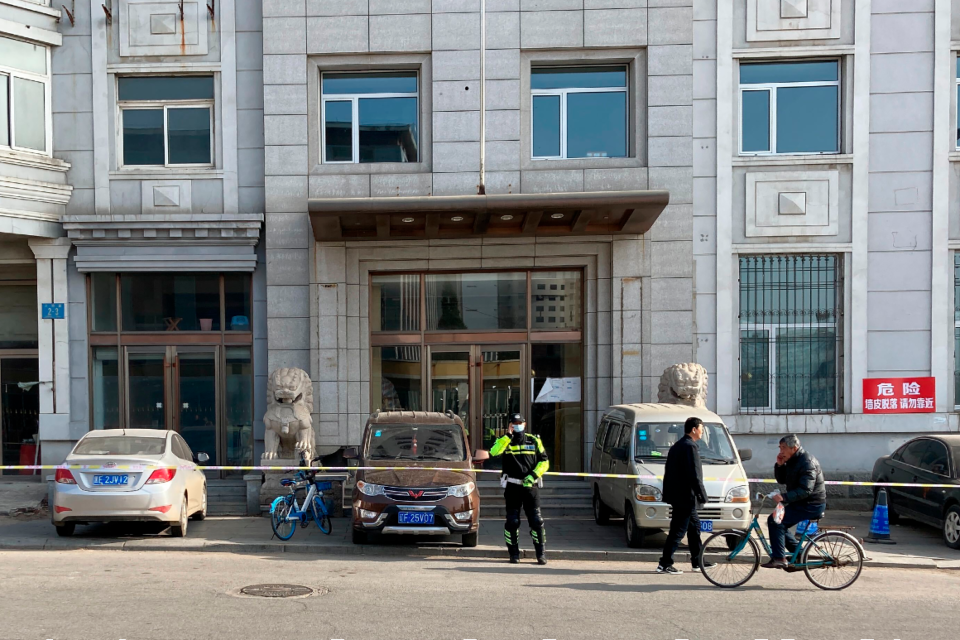 A police officer stands outside a court building in Dandong in northeastern China's Liaoning Province before Michael Spavor's hearing.