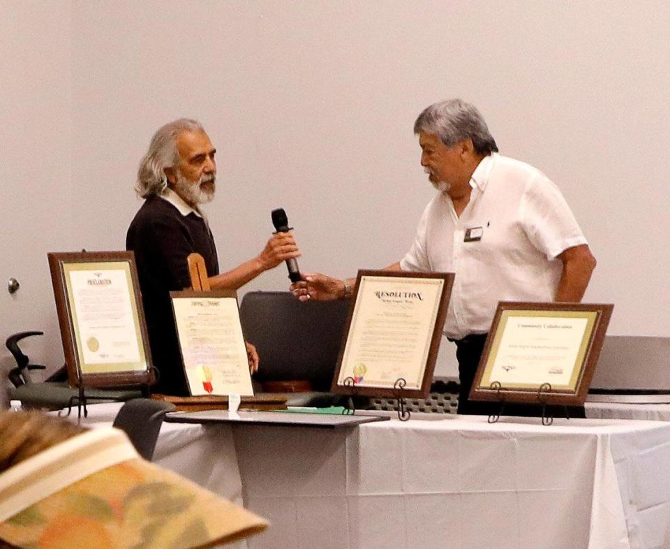 Worth Heights Neighborhood Association president Joe Guerrero hands the mic over to Richard Gonzales during the 25th anniversary celebration at the Victory Forest Community Center in Fort Worth on Saturday, May 20, 2023. The celebration was held Saturday from 10 a.m. to 1 p.m. Bob Booth/Special to the Star-Telegram