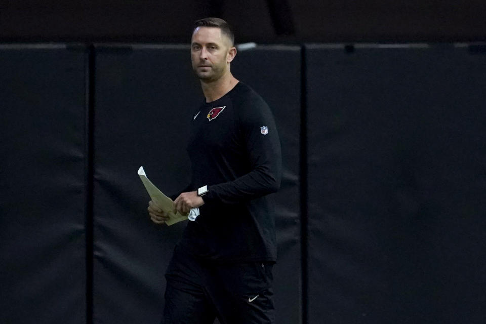 Arizona Cardinals head coach Kliff Kingsbury watches his players during an NFL football training camp Wednesday, Aug. 19, 2020, in Glendale, Ariz. (AP Photo/Matt York)