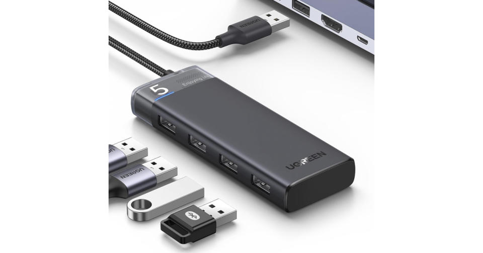 El hub USB 3.0 de Ugreen y todos sus puertos. (Foto: Amazon)