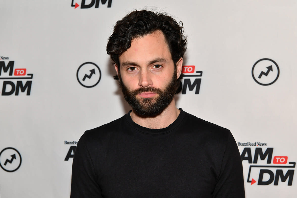 NUEVA YORK - ENERO 09: El actor Penn Badgley visita el programa 'AM to DM' de Buzz Feed para presentar la segunda temporada de 'You' el 9 de enero de 2020 en Nueva York. (Foto: Slaven Vlasic/Getty Images)