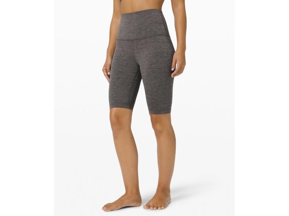  (Lululemon)