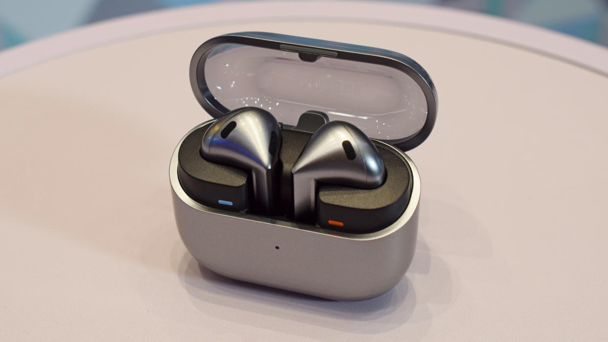  Samsung Galaxy Buds 3 Pro in their case. 